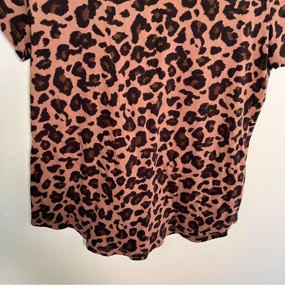 Abercrombie & Fitch Knotted Crew Tee Animal Print - Picture 6 of 11